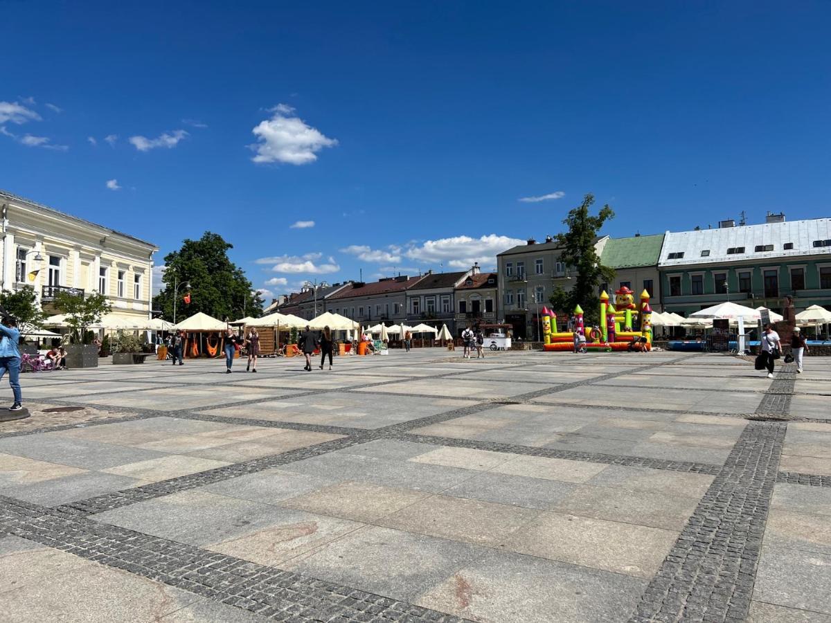 Family & Business Sauna Apartments Rynek Centrum Downtown - 2 Bedroom With Private Sauna, Balcony, Parking Kielce Ngoại thất bức ảnh