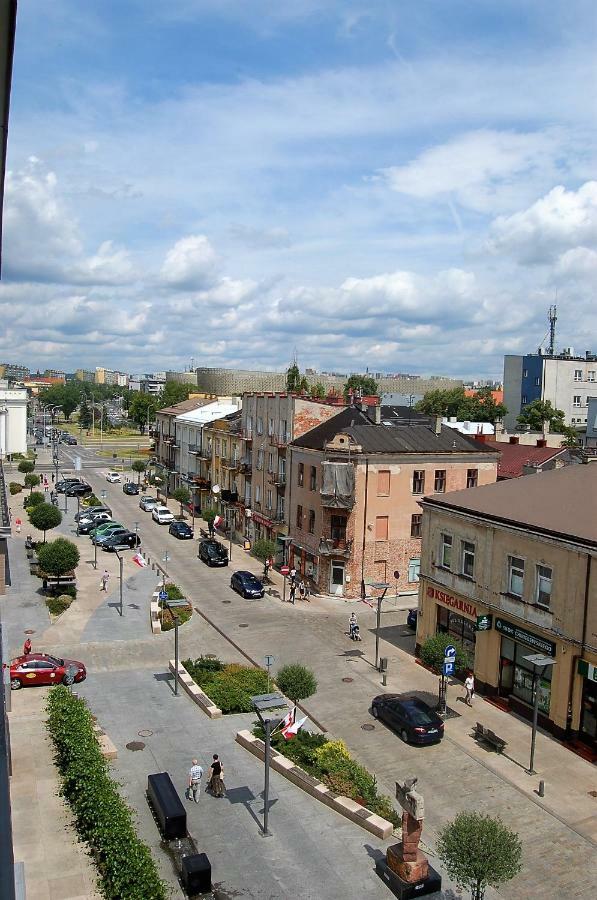 Family & Business Sauna Apartments Rynek Centrum Downtown - 2 Bedroom With Private Sauna, Balcony, Parking Kielce Ngoại thất bức ảnh
