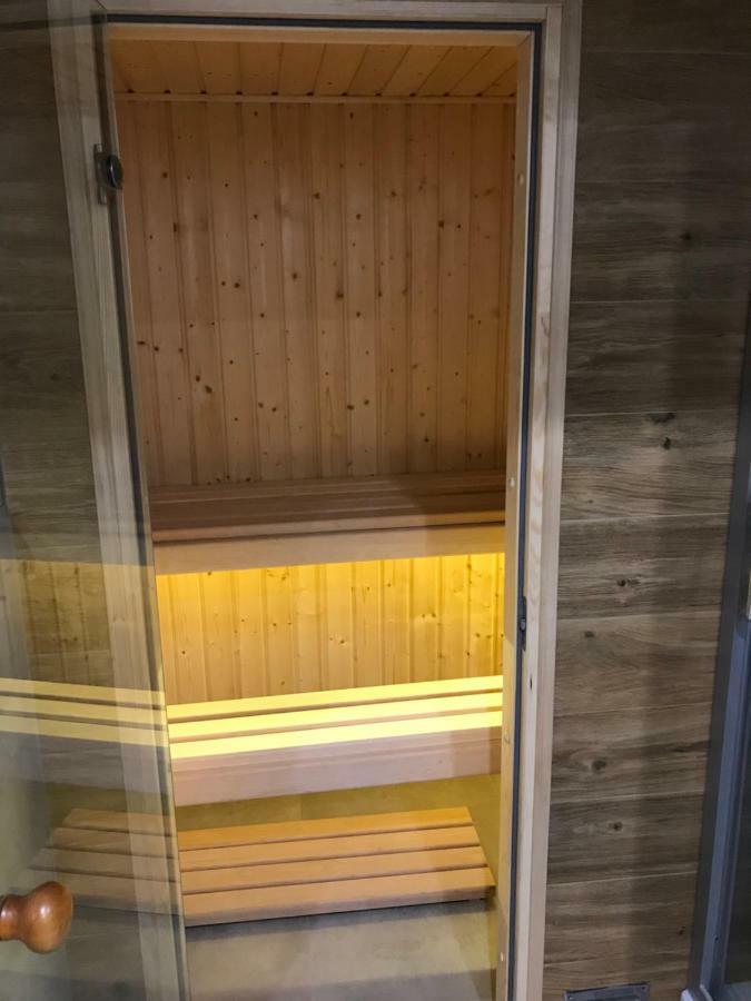 Family & Business Sauna Apartments Rynek Centrum Downtown - 2 Bedroom With Private Sauna, Balcony, Parking Kielce Ngoại thất bức ảnh