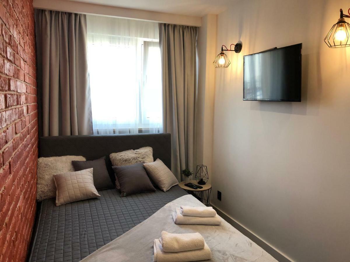Family & Business Sauna Apartments Rynek Centrum Downtown - 2 Bedroom With Private Sauna, Balcony, Parking Kielce Ngoại thất bức ảnh