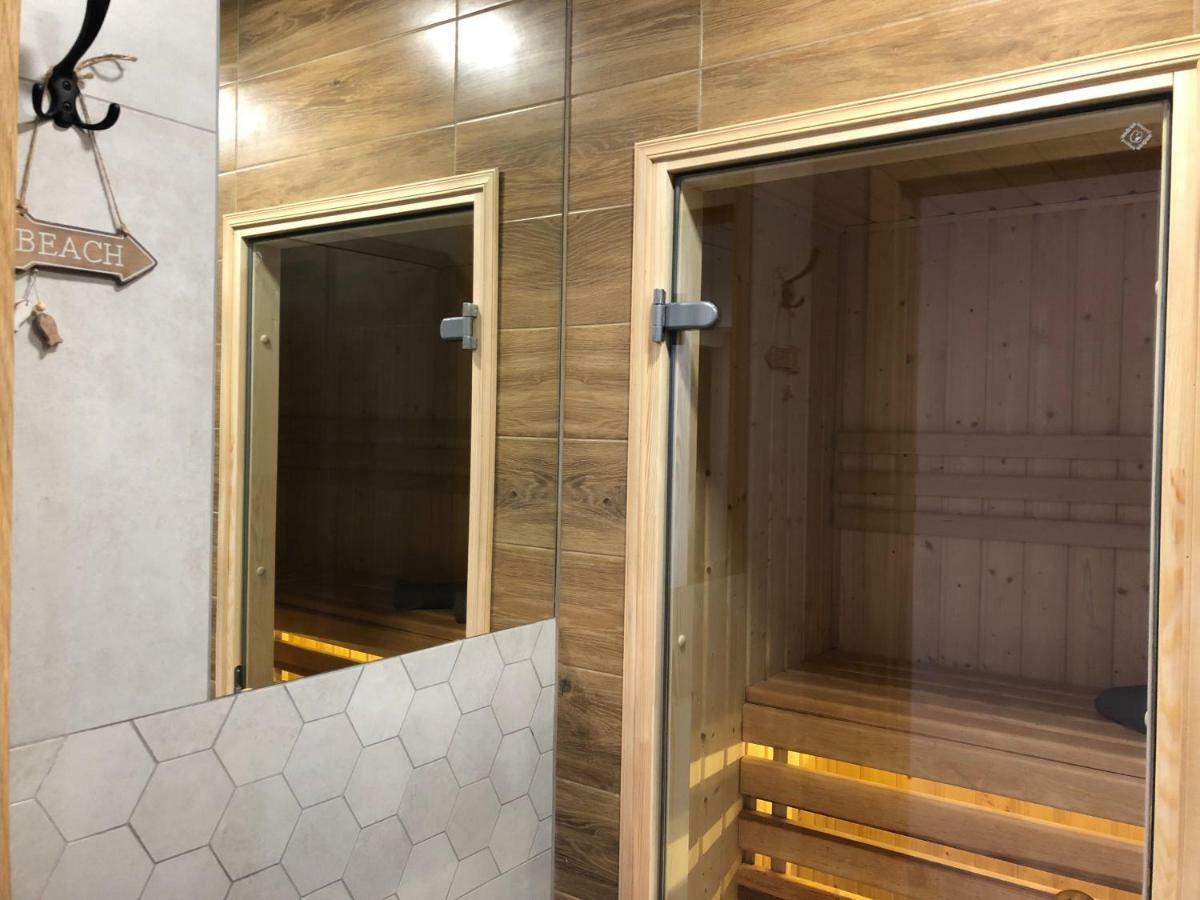 Family & Business Sauna Apartments Rynek Centrum Downtown - 2 Bedroom With Private Sauna, Balcony, Parking Kielce Ngoại thất bức ảnh