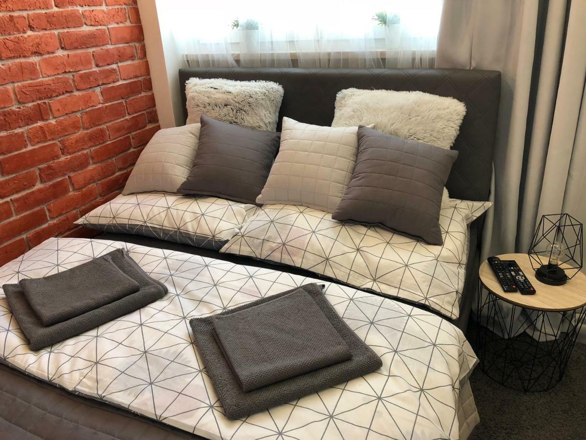 Family & Business Sauna Apartments Rynek Centrum Downtown - 2 Bedroom With Private Sauna, Balcony, Parking Kielce Ngoại thất bức ảnh