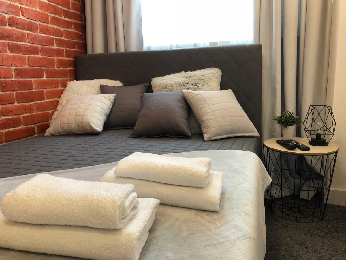 Family & Business Sauna Apartments Rynek Centrum Downtown - 2 Bedroom With Private Sauna, Balcony, Parking Kielce Ngoại thất bức ảnh
