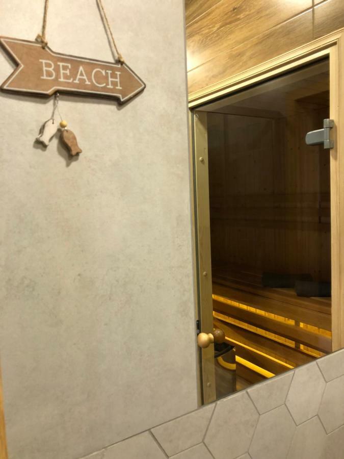 Family & Business Sauna Apartments Rynek Centrum Downtown - 2 Bedroom With Private Sauna, Balcony, Parking Kielce Ngoại thất bức ảnh