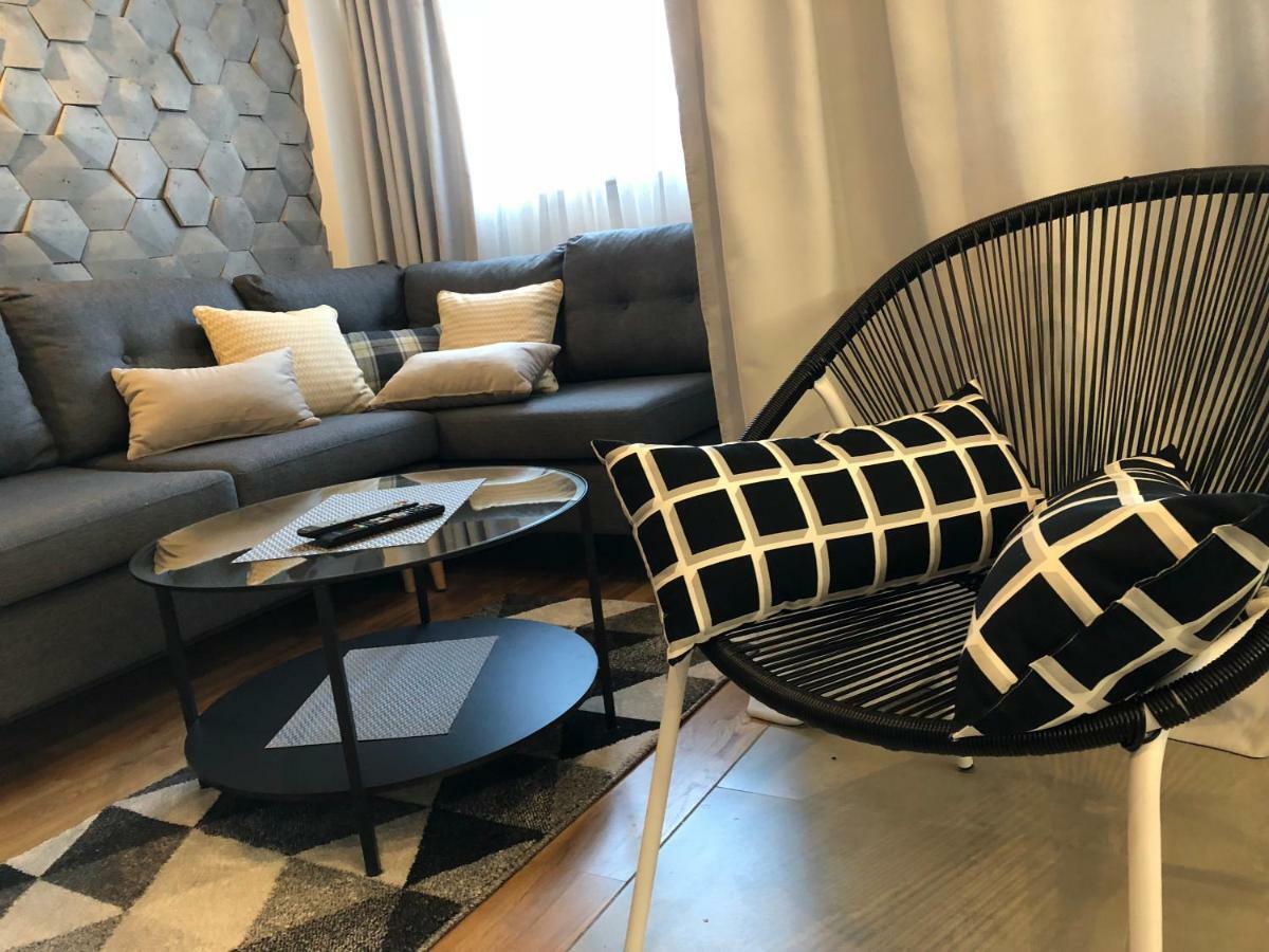 Family & Business Sauna Apartments Rynek Centrum Downtown - 2 Bedroom With Private Sauna, Balcony, Parking Kielce Ngoại thất bức ảnh