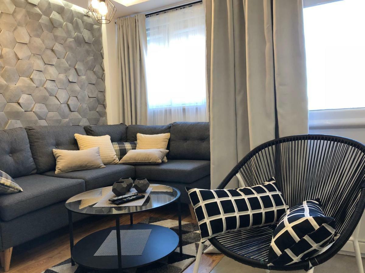 Family & Business Sauna Apartments Rynek Centrum Downtown - 2 Bedroom With Private Sauna, Balcony, Parking Kielce Ngoại thất bức ảnh