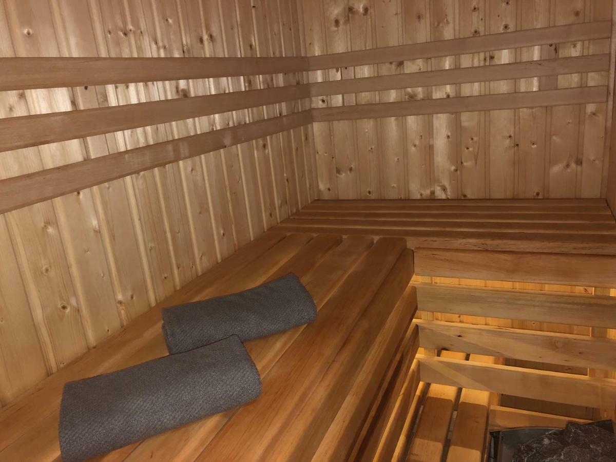 Family & Business Sauna Apartments Rynek Centrum Downtown - 2 Bedroom With Private Sauna, Balcony, Parking Kielce Ngoại thất bức ảnh