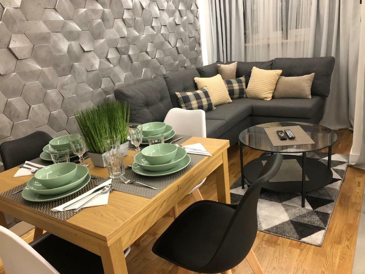 Family & Business Sauna Apartments Rynek Centrum Downtown - 2 Bedroom With Private Sauna, Balcony, Parking Kielce Ngoại thất bức ảnh