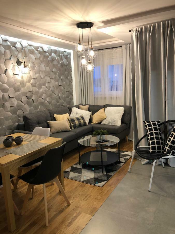 Family & Business Sauna Apartments Rynek Centrum Downtown - 2 Bedroom With Private Sauna, Balcony, Parking Kielce Ngoại thất bức ảnh